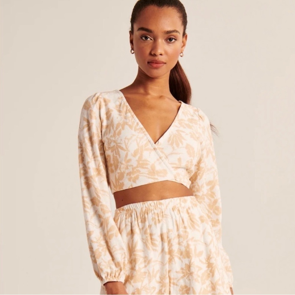 Abercrombie & Fitch Wrap Top- Tan Floral- Linen Blend- Long Sleeve-Size Medium